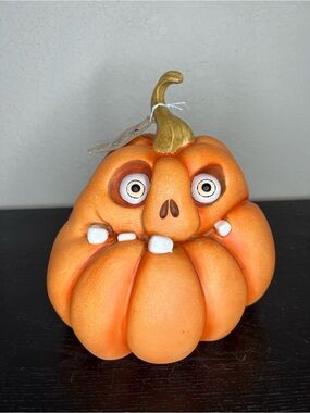 NEW Hallow’s Eve Funny Face Pumpkin Decor